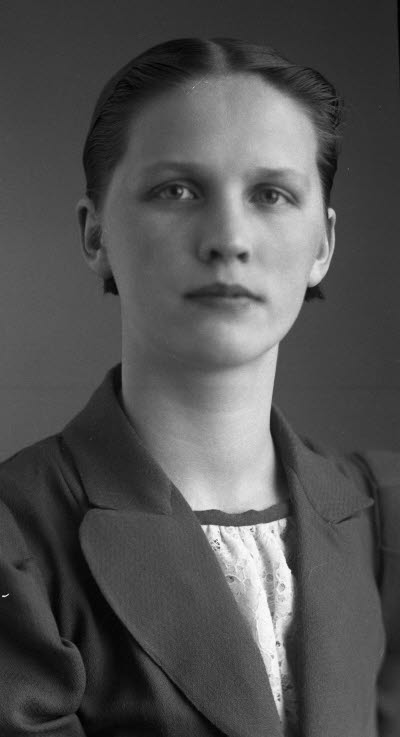 Porträtt av en dam. Ateljefoto.