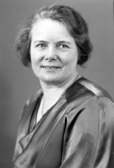 Porträtt av en dam. Ateljefoto.