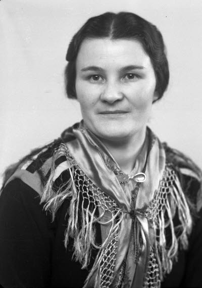 Porträtt av en dam. Ateljefoto.