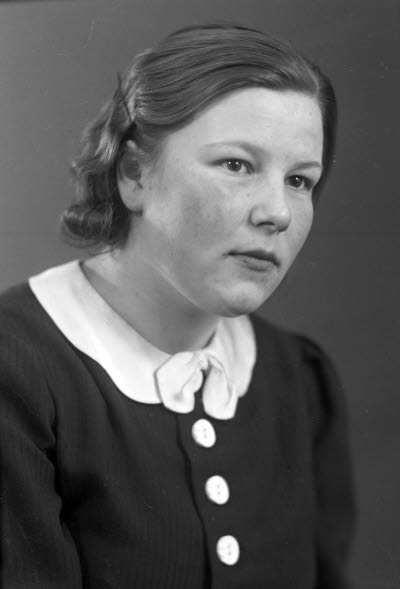 Porträtt av en dam. Ateljefoto.