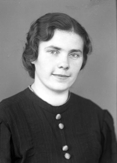 Porträtt av en dam. Ateljefoto.