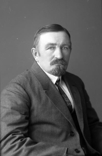 Porträtt av en herre. Ateljefoto.