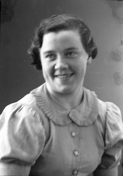 Porträtt av en dam. Ateljefoto.