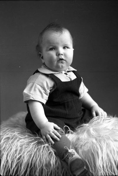 Porträtt av ett barn. Ateljefoto.