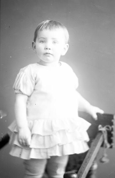 Porträtt av ett barn. Ateljefoto.