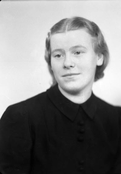 Porträtt av en dam. Ateljefoto.