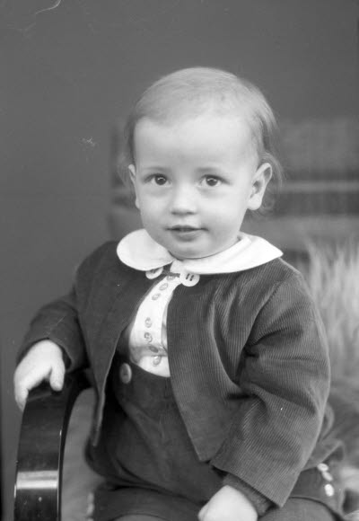 Porträtt av ett barn. Ateljefoto.