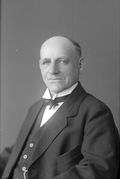 Porträtt av en herre. Ateljefoto.