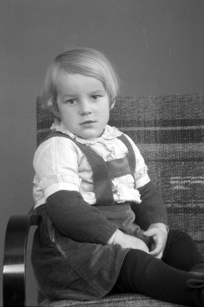 Porträtt av ett barn. Ateljefoto.