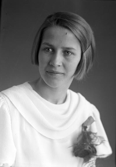 Porträtt av en flicka. Ateljefoto.