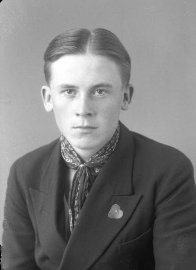 Porträtt av en ung herre. Ateljefoto.