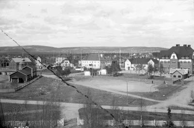 Vy över Gällivare. Gällivare centrum. Torget; Storgatan/Kyrkallén. Handelsbanken.
