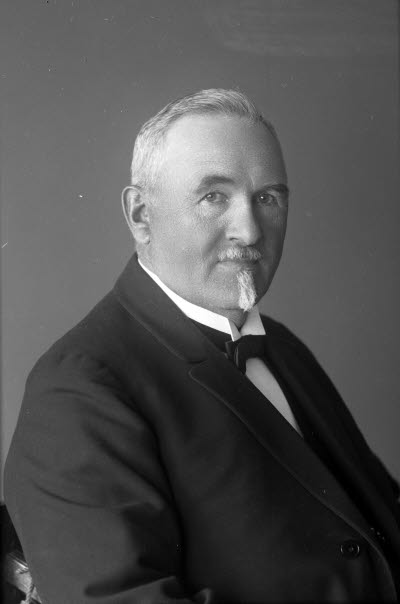 Porträtt av en herre. Ateljefoto.