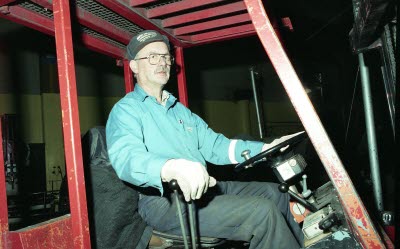 Bosse Eriksson, truckförare på mekaniskaverkstan 1994-04-19.