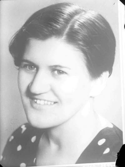 Porträtt av en dam. Ateljefoto.