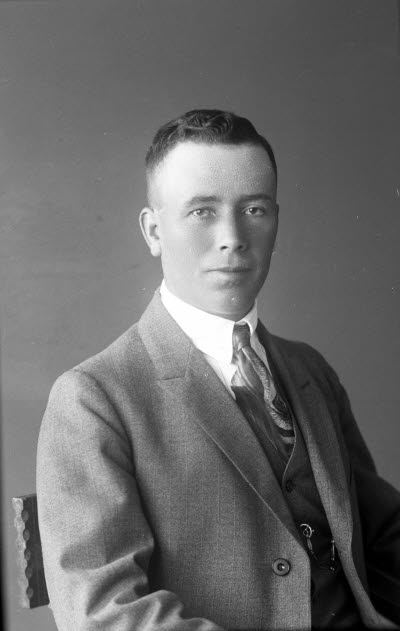 Porträtt av en herre. Ateljefoto.