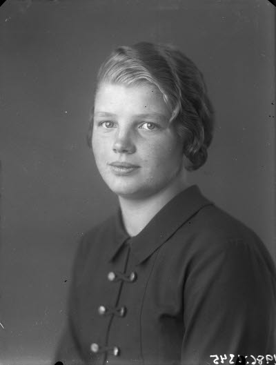 Porträtt av en dam. Ateljefoto.