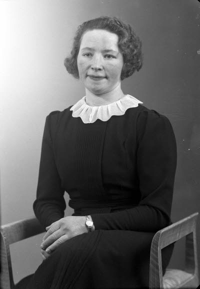 Porträtt av en dam. Ateljefoto.