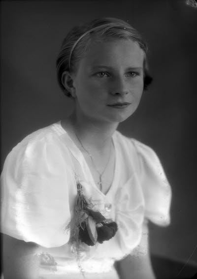 Porträtt av en flicka. Ateljefoto.