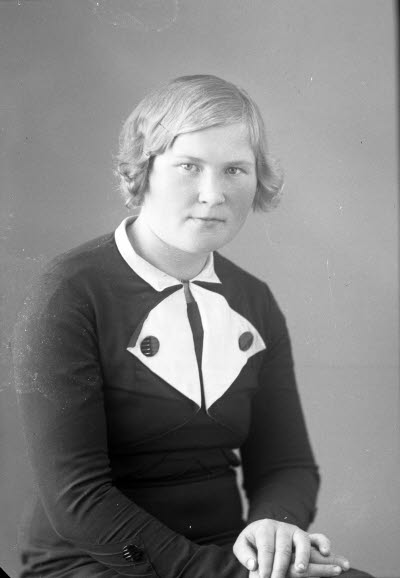 Porträtt av en dam. Ateljefoto.