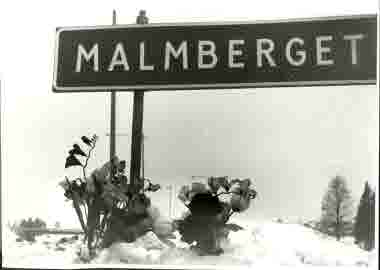 Vägskylt; ortnamnsmärke "Malmberget".