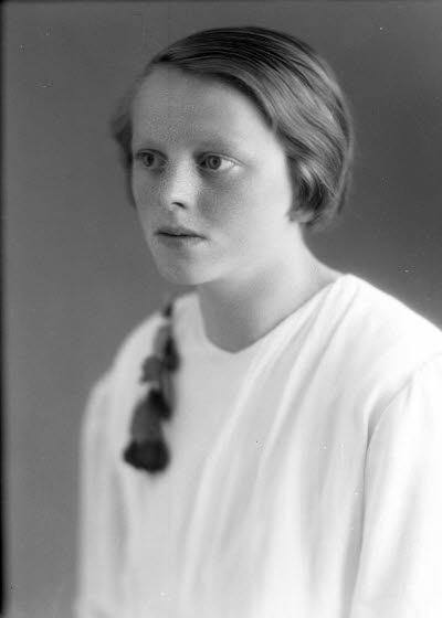 Porträtt av en flicka. Ateljefoto.