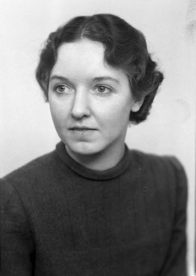 Porträtt av en dam. Ateljefoto.