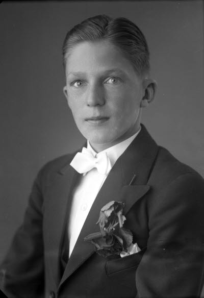 Porträtt av en ung herre. Ateljefoto.