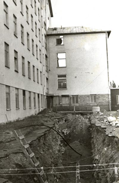 Gällivare gamla lasarett inför rivning (sprängning?).