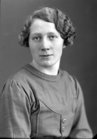 Porträtt av en dam. Ateljefoto.