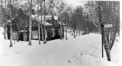 Tuoddarvillan, Malmberget. Tuoddargruppen, konstnärskollektiv. F.d. läkarbostad, arbetarbostad.