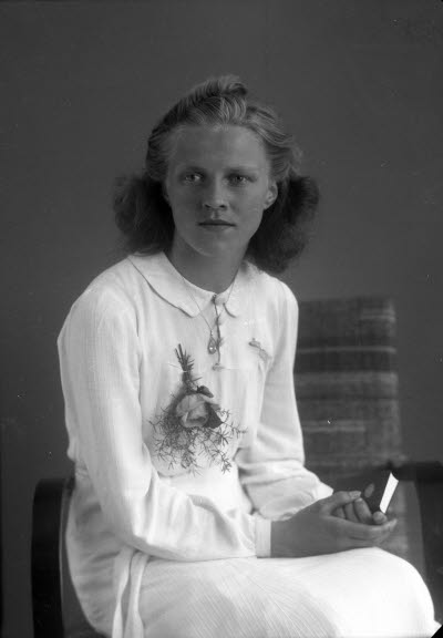 Porträtt av en flicka. Ateljefoto.