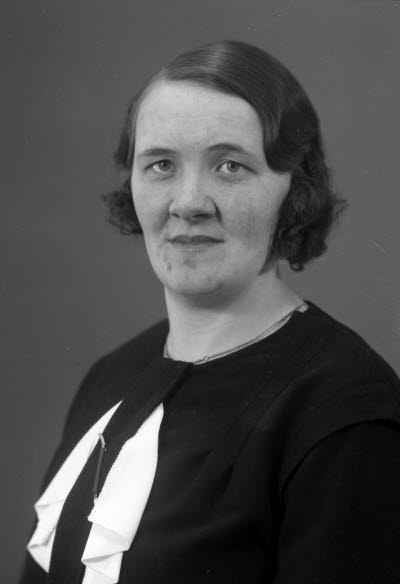 Porträtt av en dam. Ateljefoto.