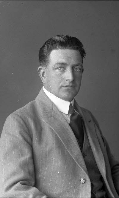 Porträtt av en herre. Ateljefoto.