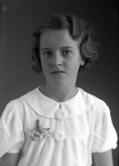 Porträtt av en flicka. Ateljefoto.