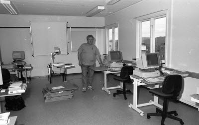 Inredning av nytt datarum för utbildningar.