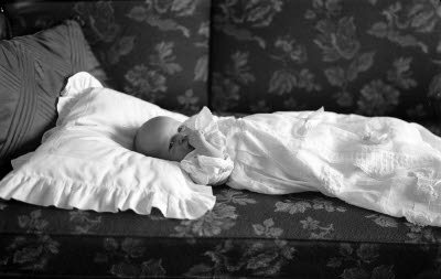 Porträtt av ett barn. Dopkort.