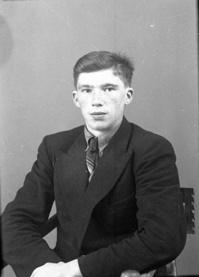 Porträtt av en ung herre. Ateljefoto.