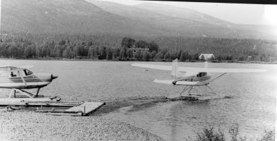 Flygplan på Vassaraträsket, Gällivare. Norrlandsflyg. Dundret i bakgrunden.