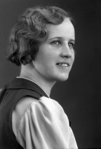 Porträtt av en dam. Ateljefoto.