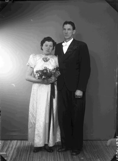 Porträtt av ett brudpar.