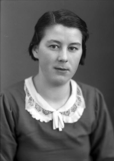 Porträtt av en dam. Ateljefoto.