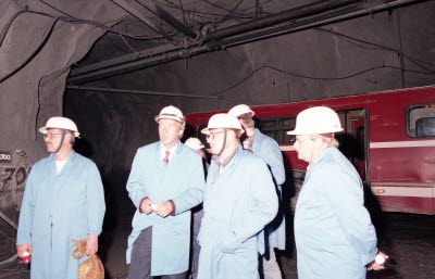 Näringsminister Per Westerberg på besök hos LKAB i Malmberget 1994-08-16.
