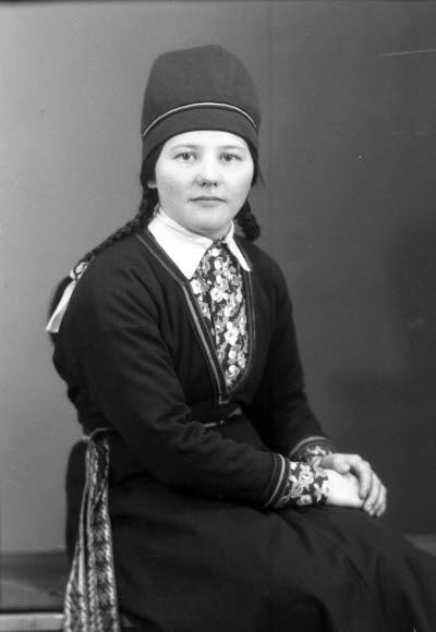 Porträtt av en dam. Ateljefoto.