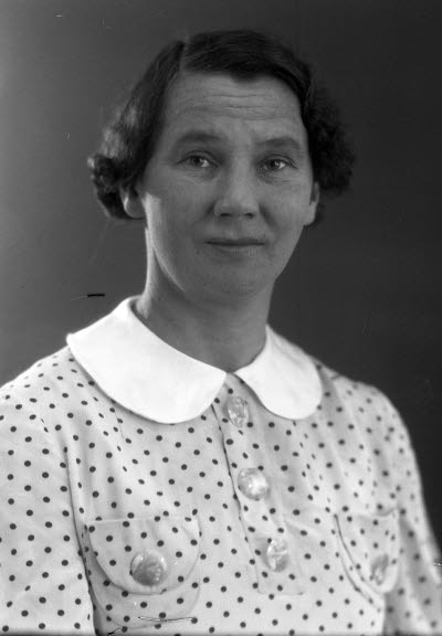 Porträtt av en dam. Ateljefoto.