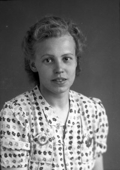 Porträtt av en dam. Ateljefoto.