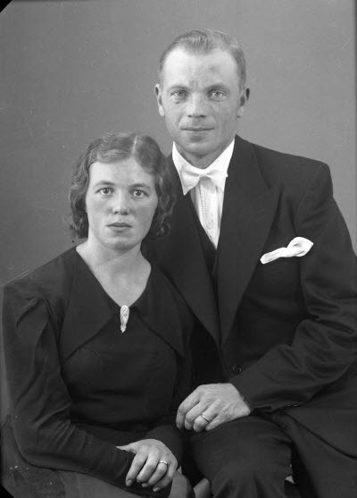 Porträtt av ett par. Ateljefoto.