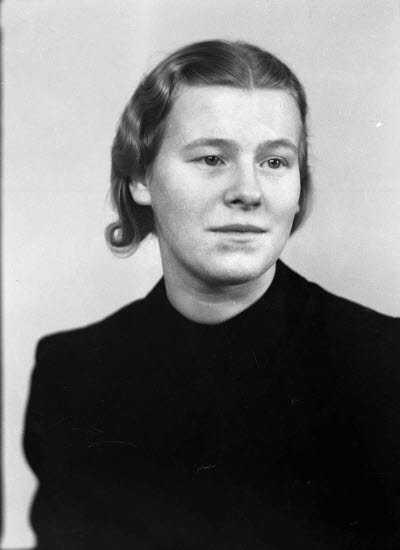 Porträtt av en dam. Ateljefoto.