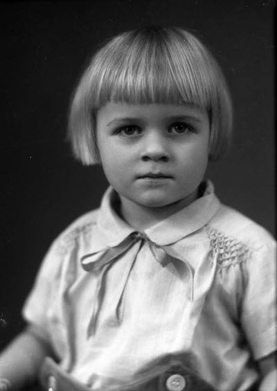 Porträtt av ett barn. Ateljefoto.