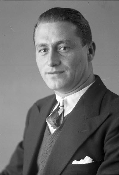 Porträtt av en herre. Ateljefoto.